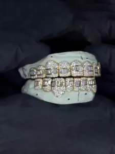 Brand new handmade custom hybrid VVS long popsicle filled with full inlaid diamonds, golden eight-tooth teeth rhodium-plated ice-filled half-body dental jewelry gift, fashionable trendy hip-hop jewelry, suitable for wearing at parties and large gatherings