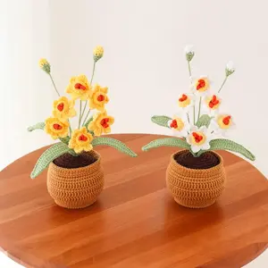 crochet daffodil plant, min crochet daffodil in pot, housewarming gift, desk decoration, room decoration, handmade flower, gift for her