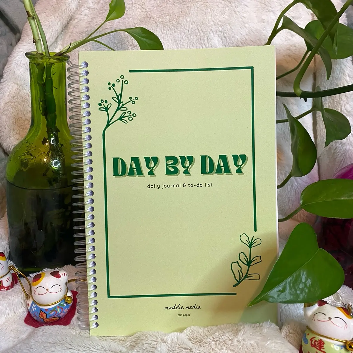 Maddie Media Day by Day To Do List 200 Pages to Organize Tasks - With Mood Tracker and NO DATES! Thick Plastic Spiral