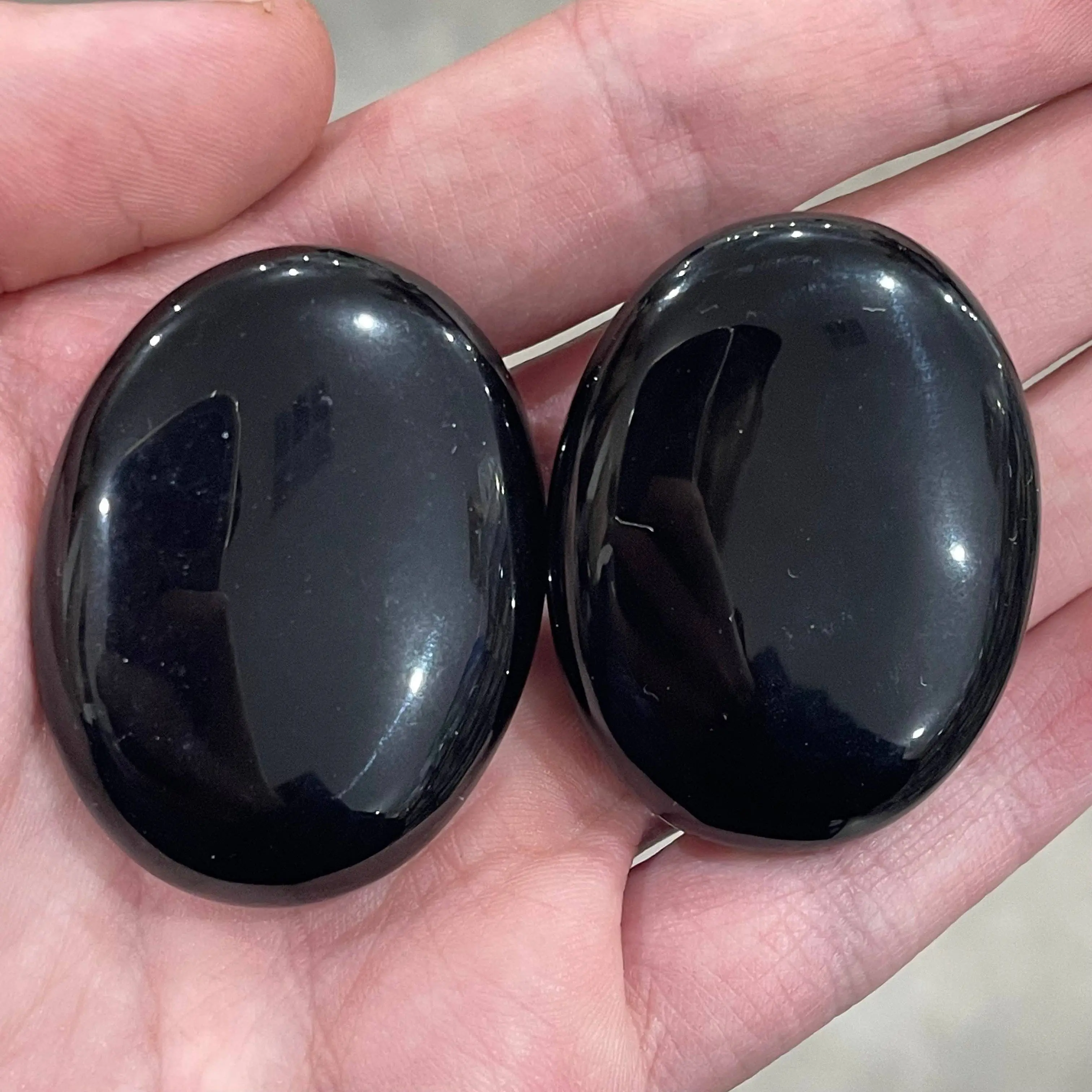 Black Obsidian Palm Stone – 45 mm