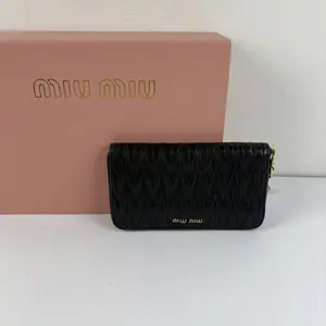 Pre-owned miu miu Matelassé Continental Zip Wallet