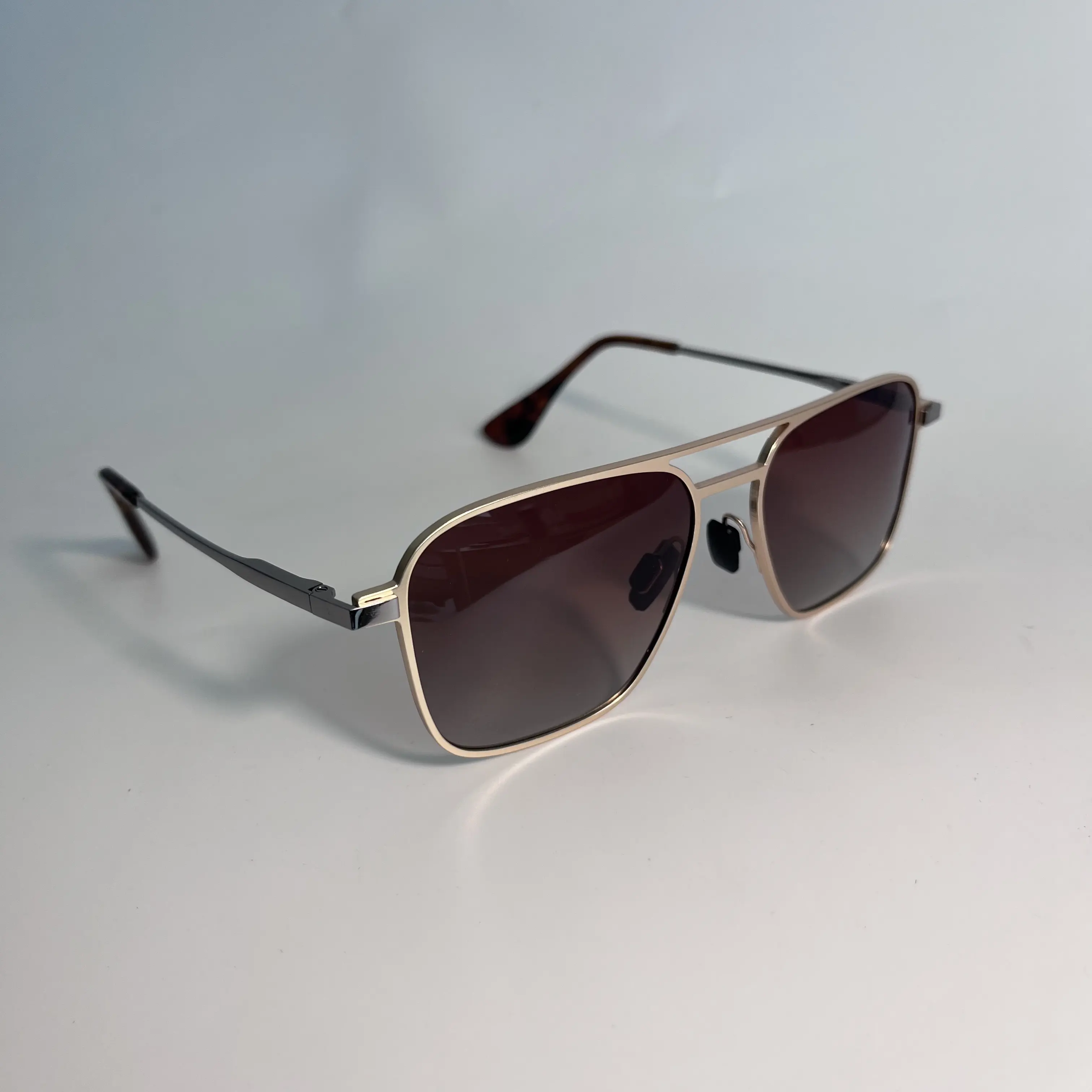 Classic Pilot Sunglasses Gold Metal Frame Trendy Vintage Inspired Shades Comfortable Fit for Man and Woman Driving Outdoor Travel