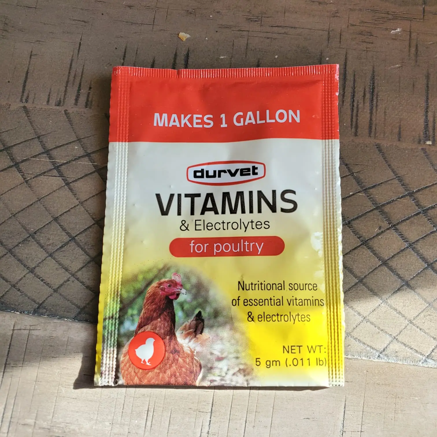 Durvet Vitamins & Electrolytes for Poultry 5 Gram Nutritional Supplement for Hydration and Nutrition Ideal for Young Chicks Made in USA