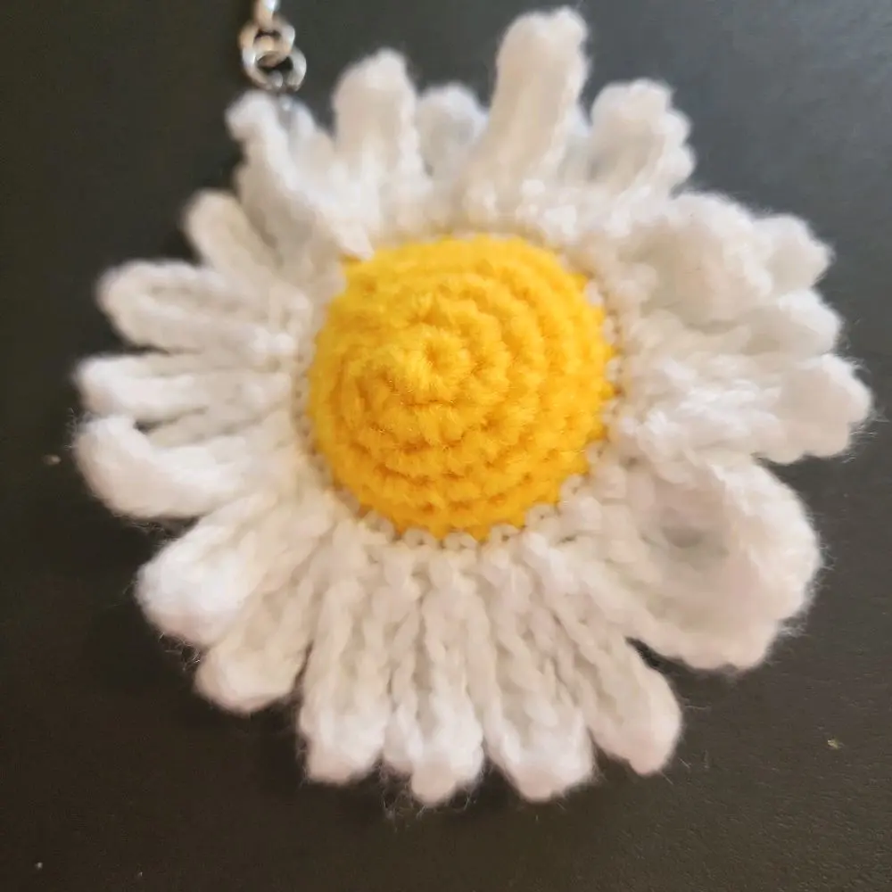 Daisy Keychain - White Flower with Yellow Center, Perfect for Bags and Purses