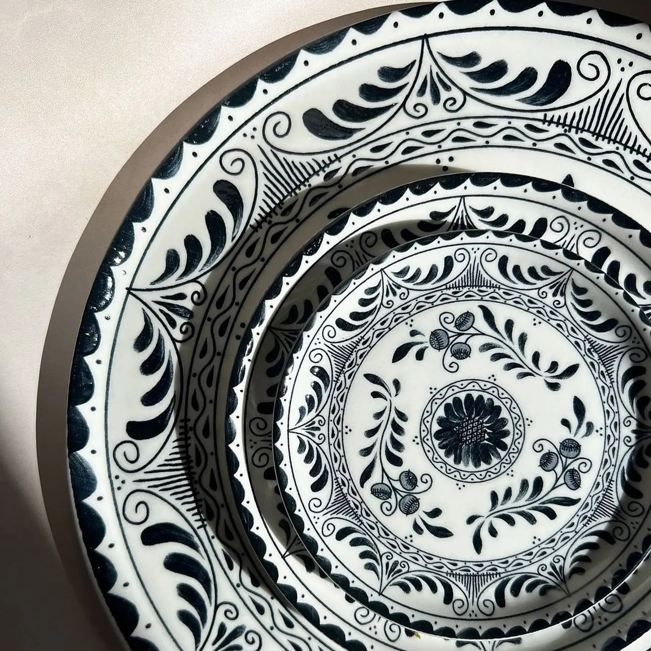 Talavera Dinnerware Set Porcelain 20-Piece BLACK