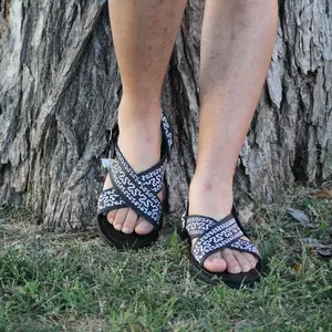 MENS EMBROIDERED HUARACHE CRUZADO GRECAS NEGROS