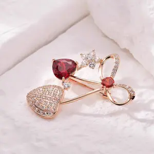 Heart-Shaped Pin, Stylish Adorned with Red Stones And Rhinestones Made from Golden-Tone Metal, Exquisite Craftsmanship, Great for Jackets And Suits, Perfect Gift for Valentine's Day, Fashionable Accessory for Autumn