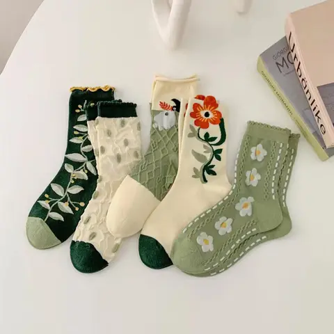 Women's Vintage Floral Print Crew Socks, Fashion Casual Elegant Comfy Breathable Stretchy Knitting Medium Fit Socks, Women Socks for All Seasons Daily Wear, Womenswear, Casual Stylish Socks, Floral Pattern Socks