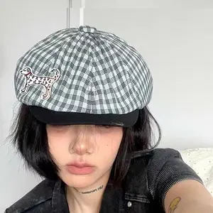 2026 Puppy-Themed Retro Japanese-Style Beret — Face-Flattering Plaid Painter's Cap for Larger Heads — Cute, Versatile, and Stylish Newsboy Hat
