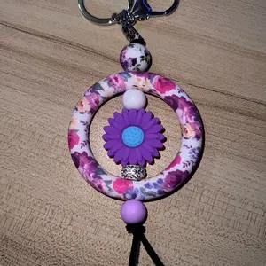 Daisy Circle Frame Keychain