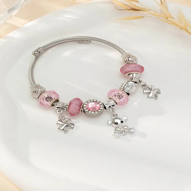 41 # YCB071 Little Bear Leaf Pendant