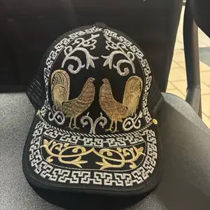 Rooster trucker hat (embroidered)