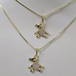 Cadena Delgada Dorada with Small Bear Pendant and Heart Charm in White and Pink Colors 18 Inch Chain Length