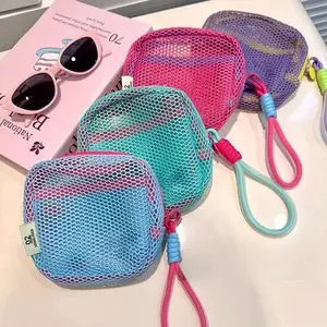 One in each of the four colors, a total of four, breathable mesh with handle, travel bag, mini tofu storage, mesh yarn, portable travel, toiletries, storage bag, makeup bag, grid travel storage.