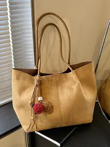 Retro stylish  simple one-shoulder handbag with a pompom pendant， Niche design casual   versatile one-shoulder commuter shopping bag，Available in a variety of colors. Suitable for daily travel, shopping, travel, etc.