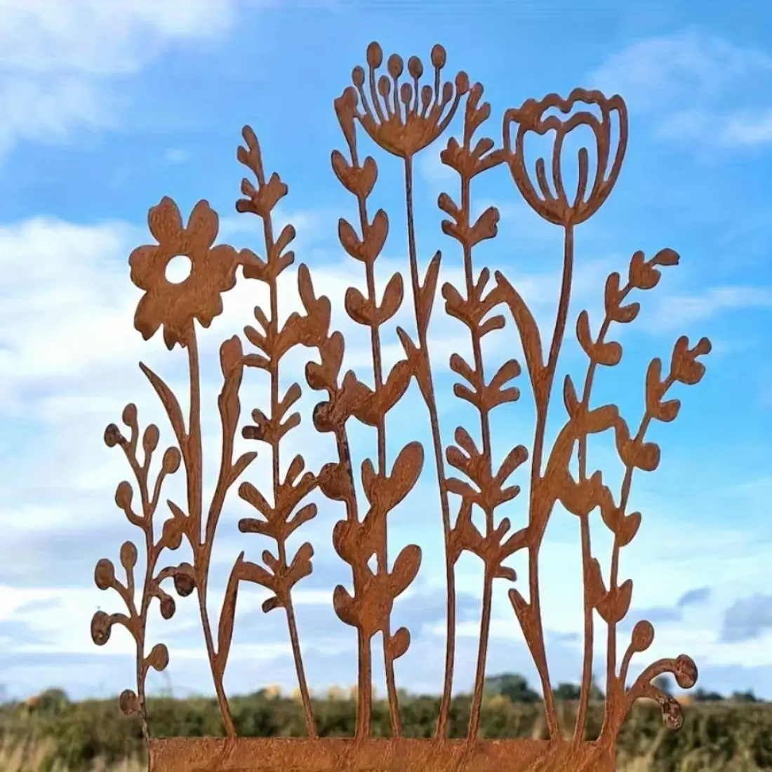 Rustic Metal Wildflower Garden Stake, Vintage Outdoor Decor, Garden Accessories, Garden Sculptures Statues, Exterior Decorative Statues for Lawn, Pots, or Home Garden, Ideal Gift for Plant Lovers