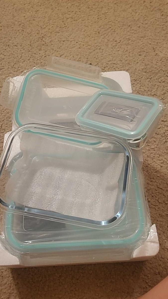 Item: 4 Containers + 2 Sponges