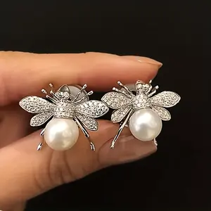 1 Pair Fashion Delicate Bee Shape Inlaid Imitation Pearl Women's Earrings for Wedding EngaSynthetic Gemstoneent Party Holiday Jewelry - Without Box