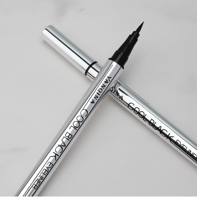 Long-lasting eyeliner -lightweight, waterproof,vegan,cruelty-free,24-hour smooth application,ultra- creamy and silky smooth texture.