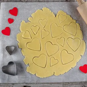5-Piece Heart Shaped Cookie Cutter Set for Valentine's Day, Stainless Steel Baking Molds for Anniversaries, Gifts, Engagements & Weddings, Baking Utensils Supplies