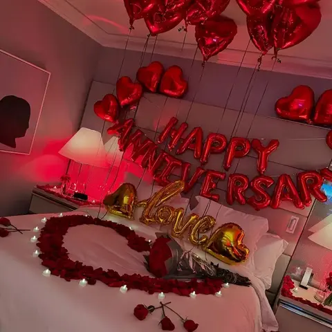 Romantic Anniversary Decoration Set, Gold Heart Foil Balloons & 1000pcs Rose Petals, Surprise Bedroom Decor for Wife Husband, Valentine's Day Wedding Anniversary Party Supplies, Happy Anniversary Decorations