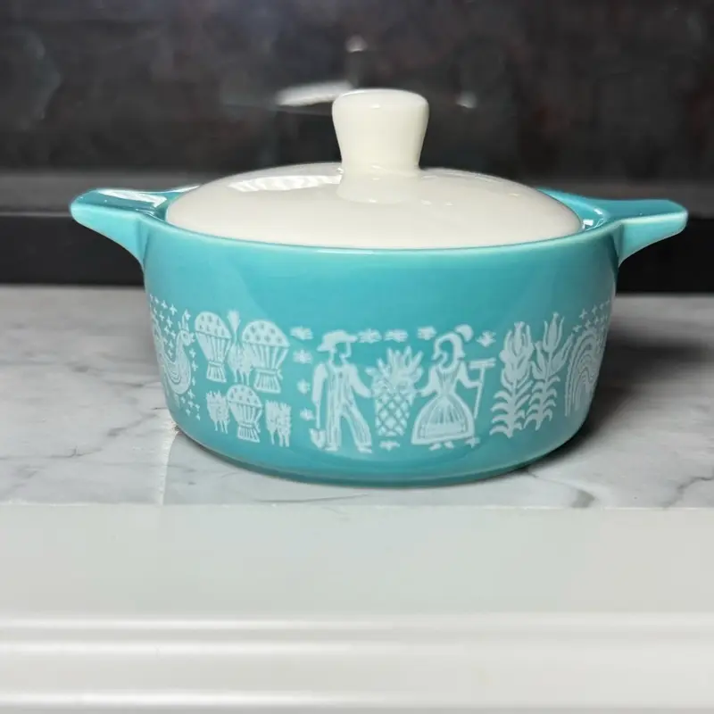 Mini Vintage-Inspired Ceramic Trinket Box with Lid | Amish Butterprint