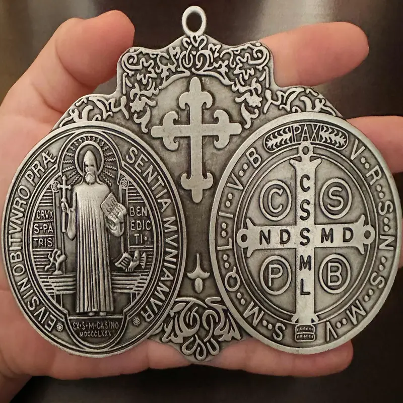 St Benedict Cross Medal, Vintage Brass Tone Finish for Wall Or Desk Display, Fashion DIY Jewelry Accessories for Men & Women, Religious Supplies, Cross Design, Religious Decoration, Spiritual Decor