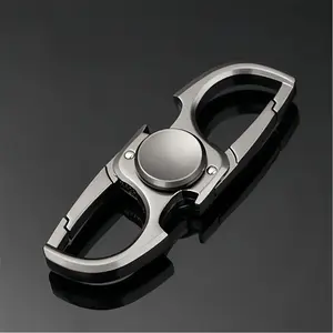 1pc Ideal Gift - Finger spinner keychain design, multi-functional keychain tool with bottle opener, car keychain clip, an ideal choice for a practical holiday gift