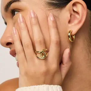 14K gold-plated women's chunky interlocking rings |   Interlocking thick chains can be worn as stackable rings