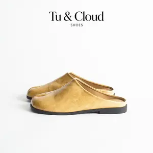 Women's flat closed-toe mule slippers, slip-on piggy split-toe shoes, suitable for outdoor casual lazy wear.