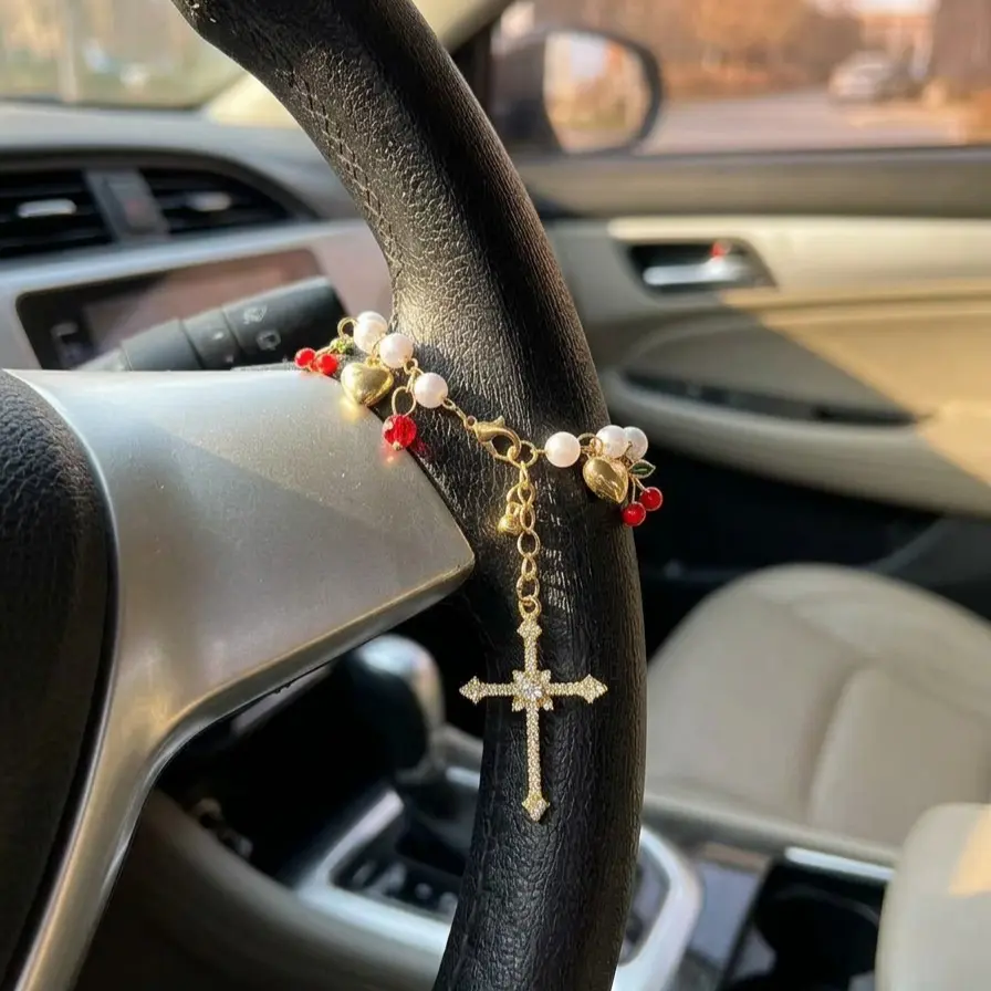 Pearl Cherry Car Steering Wheel Pendant Jewelry, Religious Car Decoration Accessory, Automotive Decoration, Cross Hanging Ornament for Men and Women, Universal Car Accessories, Car Decorations Interior, Car Interior Ornaments