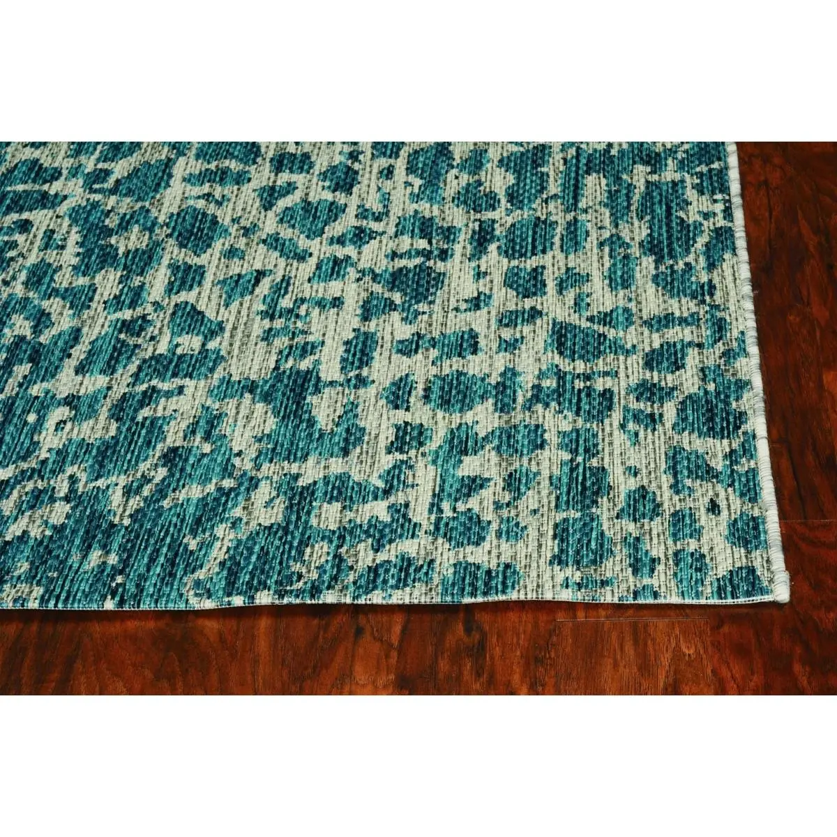 HomeRoots 375198 47 x 31 in. Teal Polypropylene Rug