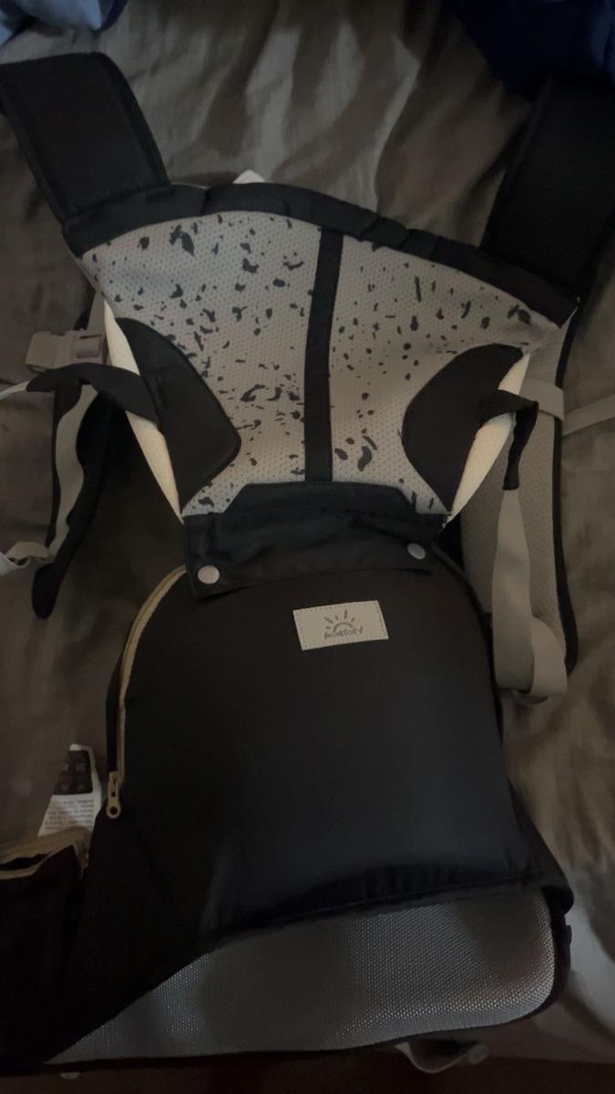 Item: 6-in-1 Carrier-Black