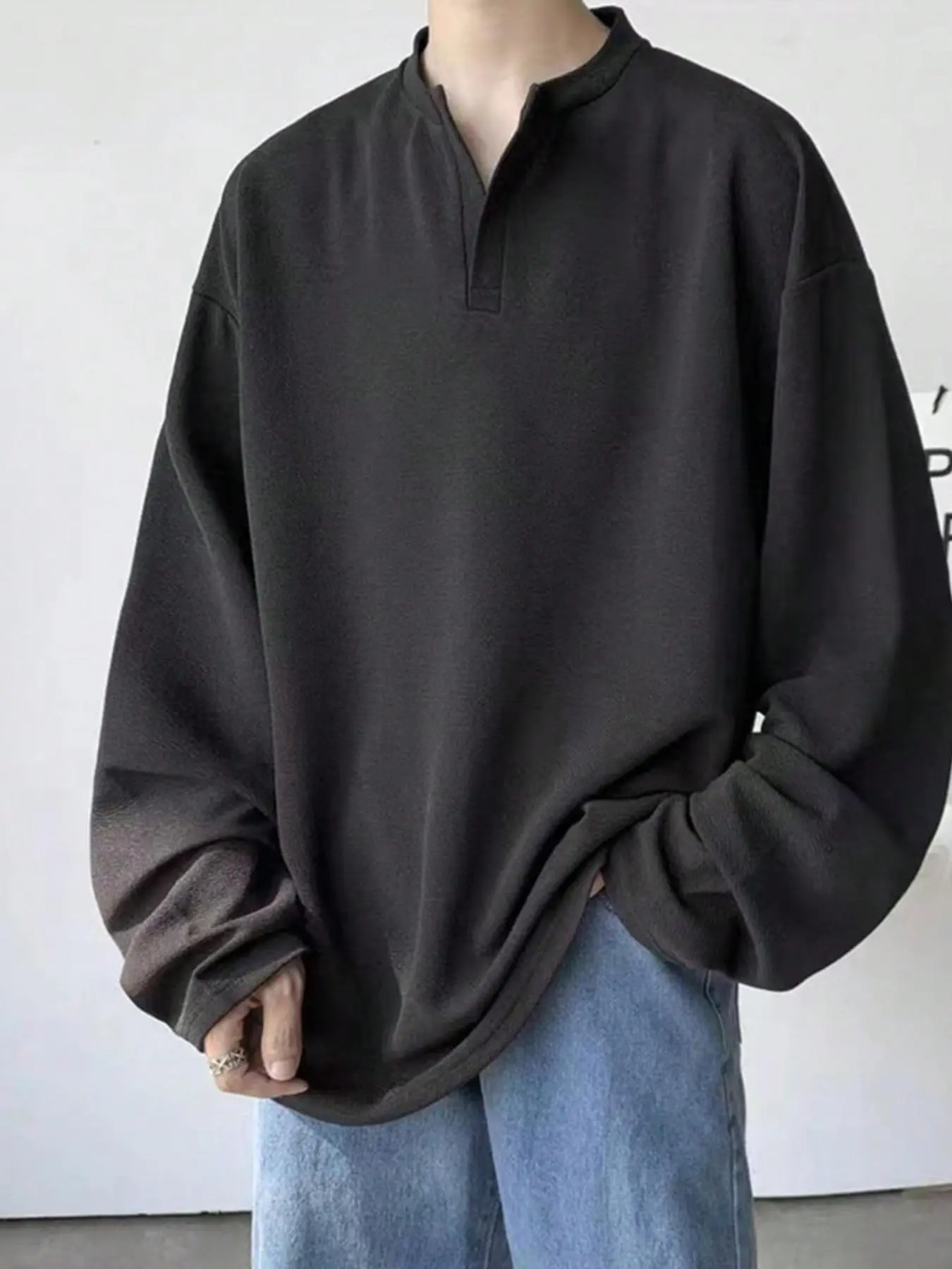 Men's Solid Color Plain Long Sleeve Henley Tee, Regular Fit Casual Menswear Streetwear Classic Comfy Crew Neck Fitted Short T-shirt for Daily Wear, Men's Top for All Seasons, Socks