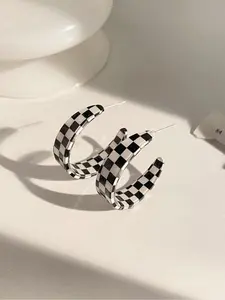 Women's C-Shaped Ear Hoop Earrings, Dainty Lightweight Hoops, Trendy Jewelry, & Chessboard Pattern Design, Simple Versatile Daily Wear Jewelry Accessory