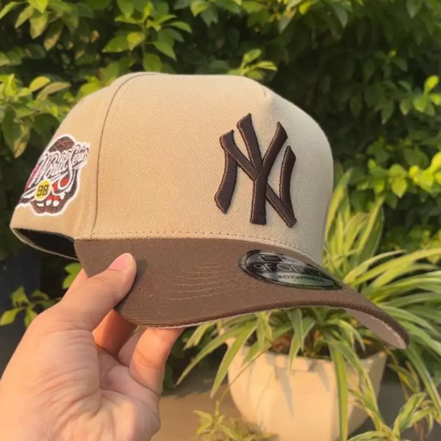New Era New York Yankees Beige Brown Curved Brim 9FORTY Adjustable Cap Embroidered NY Logo MLB Casual Streetwear Hat