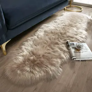 Irregular Shape Faux Fur Rug, 1 Count Solid Color Soft Plush Fuzzy Rug, Modern Decorative Floor Mat For Home Living Room Bedroom