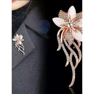 Elegant Rhinestone Decorated Flower Design Brooch, Exquisite Clothes Brooch, Fashion Accessories for Women & Men As Gift, Jewelry