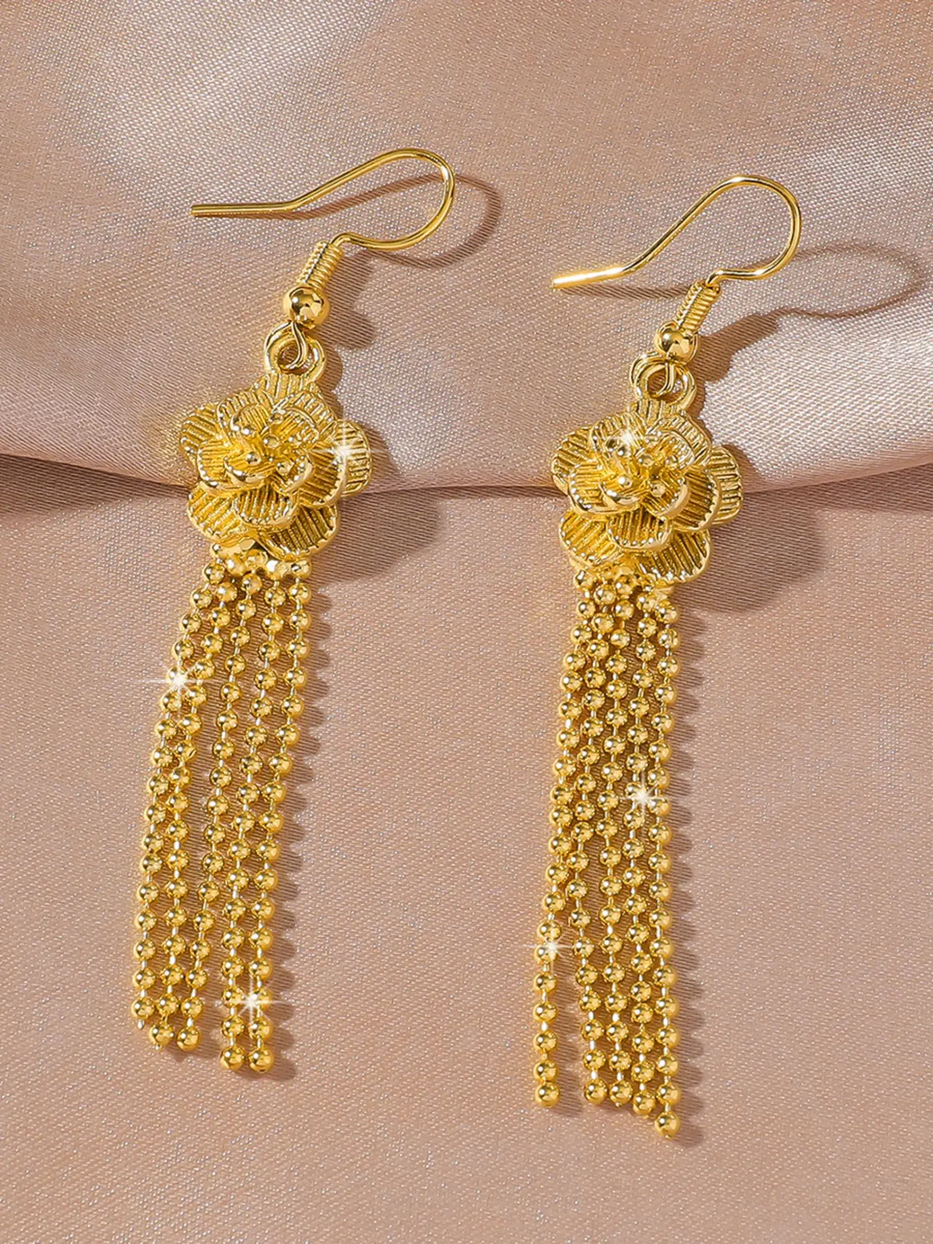 Flower flower earrings, tassel pendant earrings, Dangle Hoop Earrings, Hoop Shape Earrings, high-quality earrings, copper plated gold earrings, statement wedding earrings, women's fashionable wedding jewelry, exquisite luxury gifts for girlfriends and