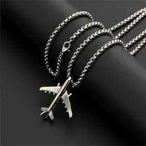 [Airplane Anniversary Party Gift] A Stylish Airplane Pendant Necklace For Men, Perfect For A Hip-hop Themed Anniversary Party Gift For Both Men And Women.