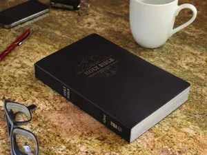 NIV, Holy Bible, Soft Touch Edition, Leathersoft, Black, Comfort Print Imitation Leather