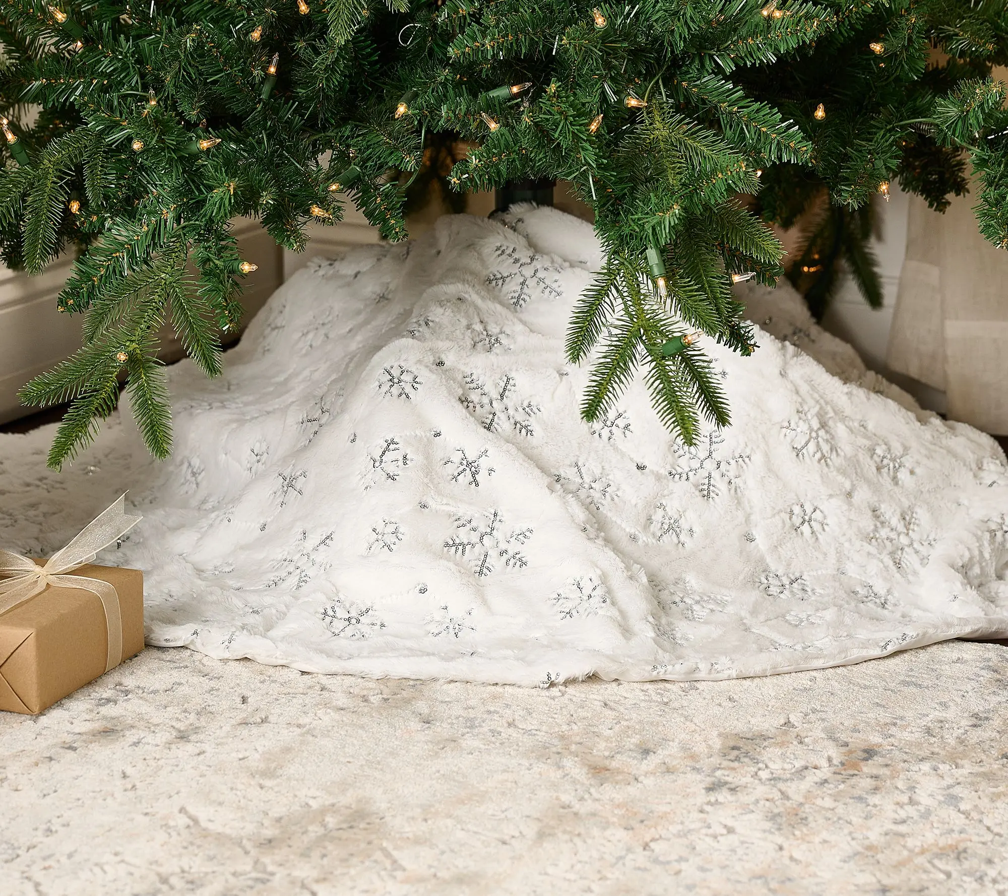 Snowflake Tree Skirt by Valerie