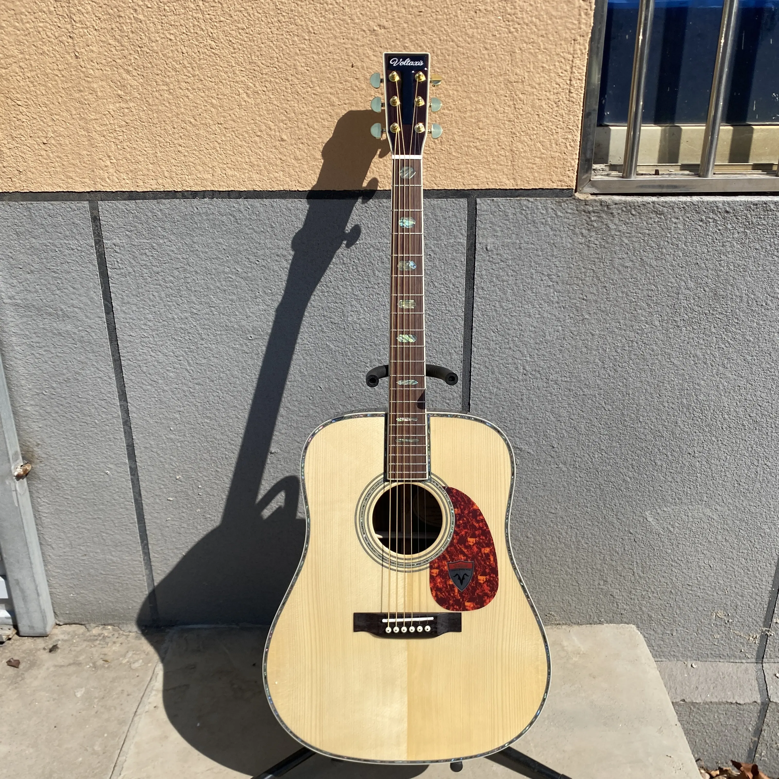 D45 Acoustic Guitar - Solid Spruce top, Rosewood fretboard, 6 strings, 22 frets, semi-hollow body