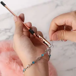 1Pcs Bracelet Helper Tool, Quick Release Fastening Helpers Tool Hooks for Jewelry, Watch, Chain Bracelet Wearing - Easy to Put on Yourself - with Non-Slip Rubber Tips