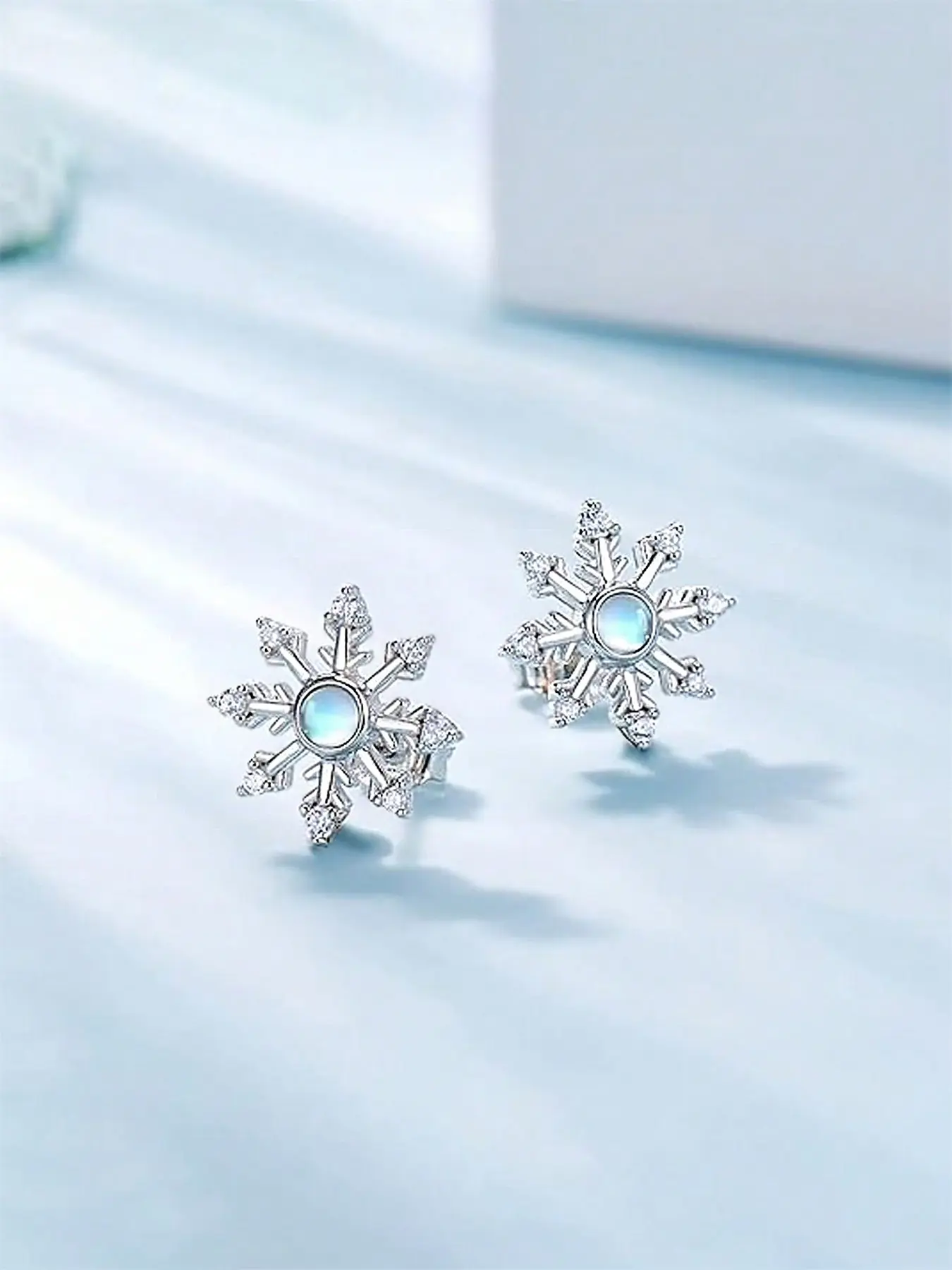 1 Pair Elegant Cubic Zirconia snowflake Stud Earrings For Women For Christmas Gift Party Jewelry