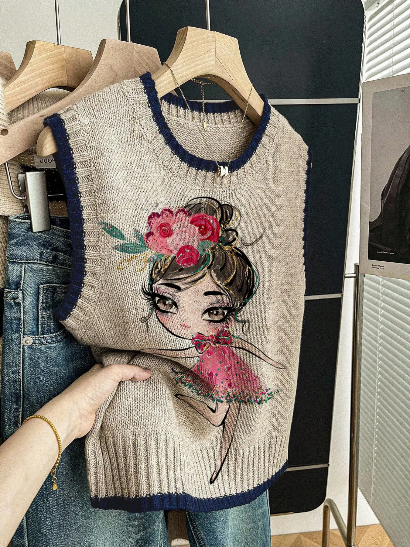 1 piece, Spring/Summer Back-to-School Casual Style Loose Round-neck Sleeveless Knitted Color-Contrasting Dark Blue Embroidered Floral Women's Knitted Top, Womenswear, Fashion Vest, Vests, Lady