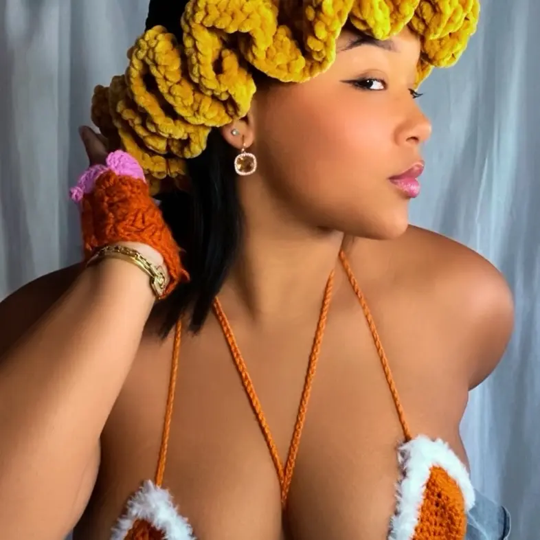 The Bumble Ruffle Bonnet