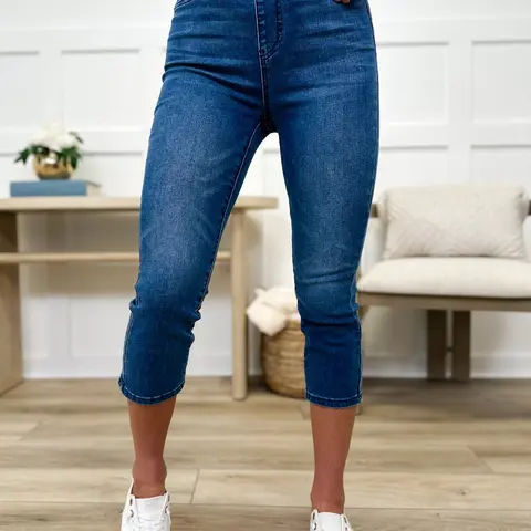 Judy Blue Women's High-Waisted Tummy Control Elle Pull-On Denim Capri Jeans - 18W Medium Wash, Soft Stretchy Cotton Blend, Moisture Control Cooler Wear, Breathable Skinny Casual Bottoms
