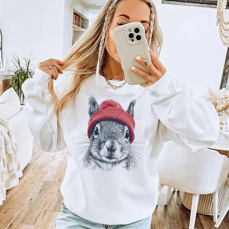 Retro Graphic Sweatshirt for Women with Squirrel Print, Casual Long Sleeve Cotton Blend Pullover Tops Casual Fashion Sweatshirt Hoodie