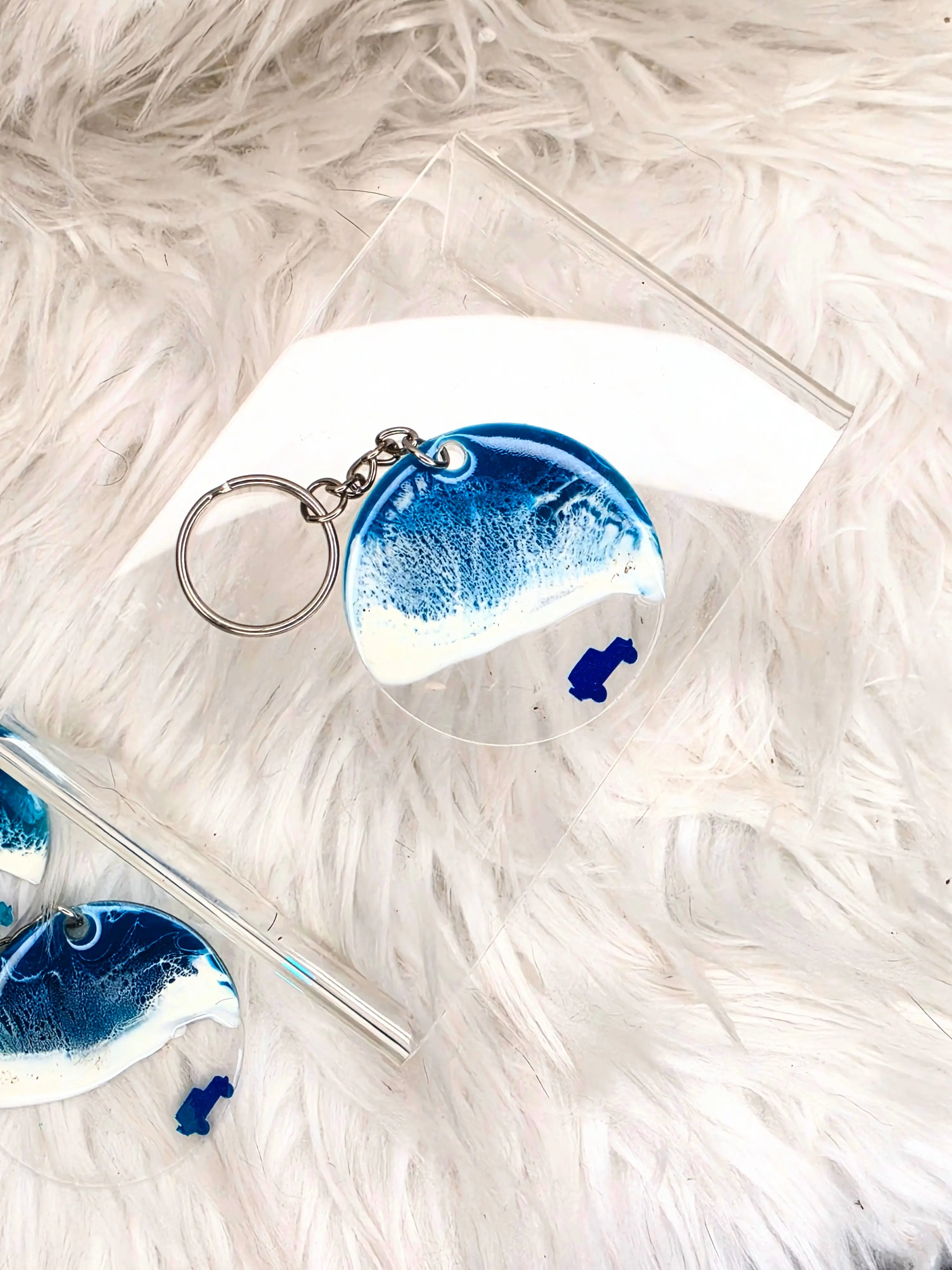 Round Handmade Ocean Resin 4x4 Keychain | Beach Wave Acrylic Key Ring for 4x4 Lovers